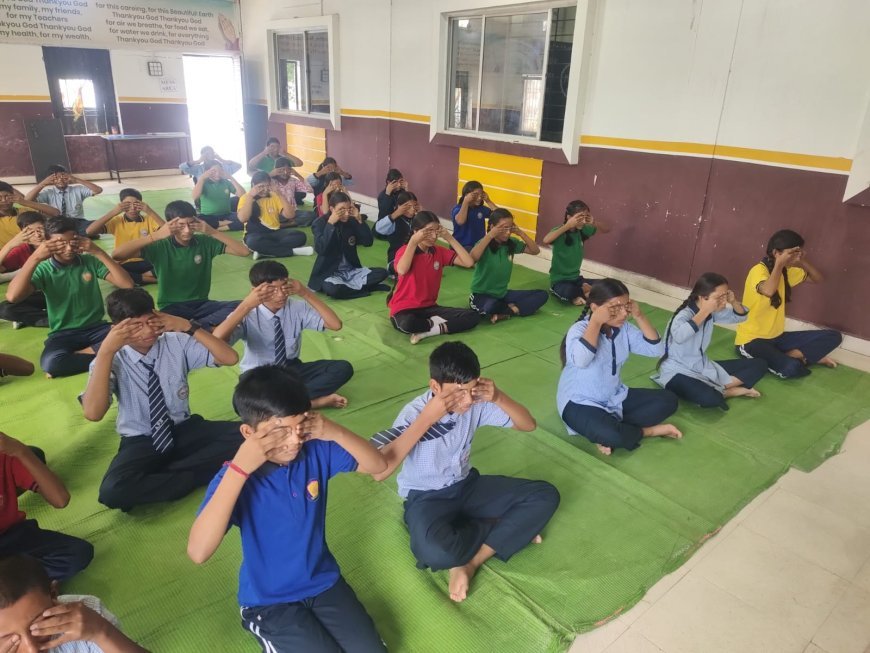 अशोका पब्लिक स्कूल में आर्ट ऑफ लिविंग प्रशिक्षण संपन्न, प्रतिभागियों ने सीखी तनावमुक्त जीवन की कला