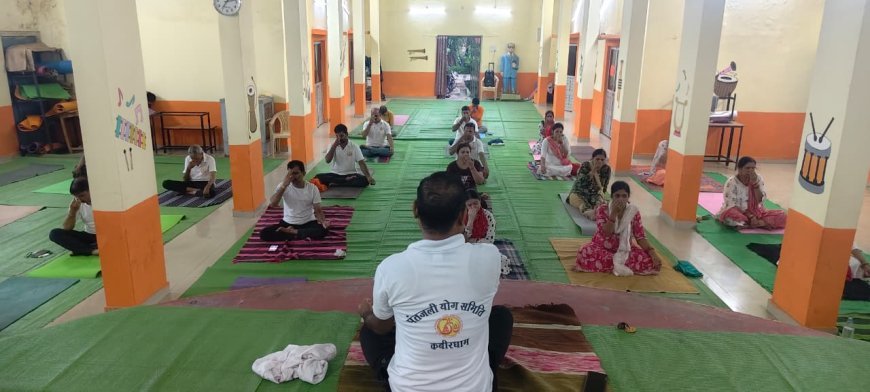 भारी बारिश में भी जारी है योग साधना, शारदा संगीत महाविद्यालय में नियमित लग रहा योग वर्ग