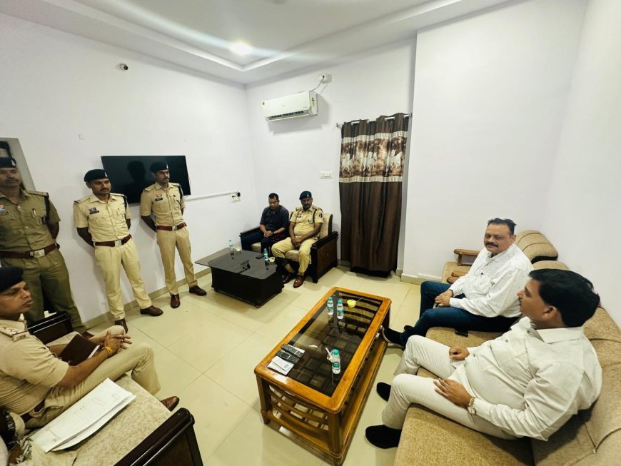 DIG रामकृष्ण साहू ने बेमेतरा कंट्रोल रूम का किया निरीक्षण, बेहतर पुलिसिंग के दिए सख्त निर्देश
