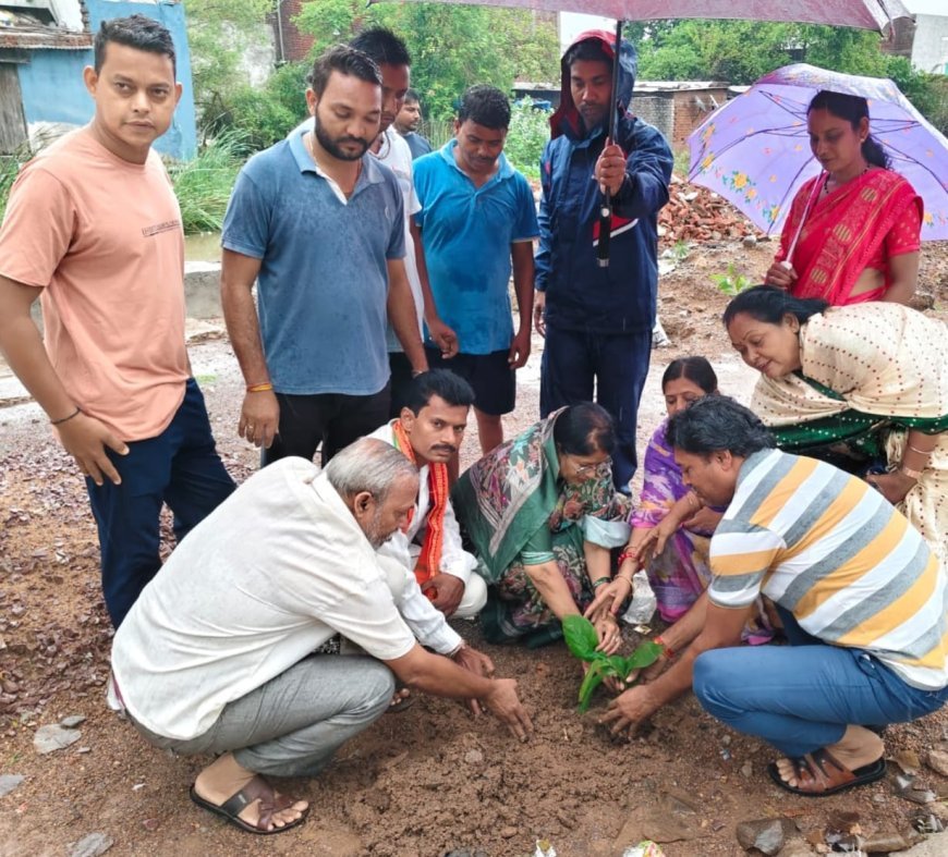 डॉ. श्यामा प्रसाद मुखर्जी की जयंती पर प्रधानमंत्री आवास परिसर में हुआ वृहद वृक्षारोपण