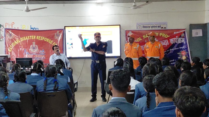 फरसगांव में एनडीआरएफ का आपदा जागरूकता अभियान, विद्यार्थियों को दिया बचाव और राहत का प्रशिक्षण