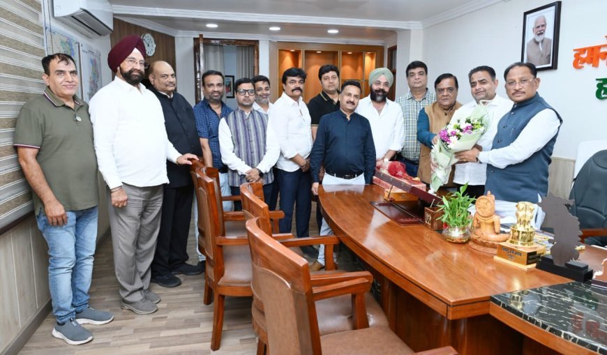 व्यापारियों के हित में चेम्बर की बड़ी पहल, वर्गफुट शुल्क खत्म करने मुख्यमंत्री को सौंपा ज्ञापन
