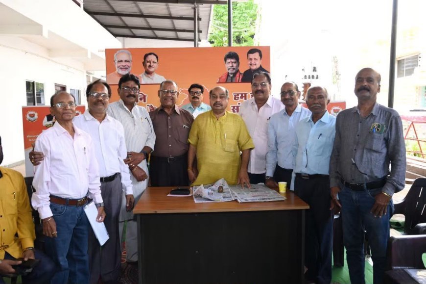 छत्तीसगढ़ अधिकारी–कर्मचारी पेंशनर्स एसोसिएशन ने विधायक पुरन्दर मिश्रा से की सौजन्य भेंट