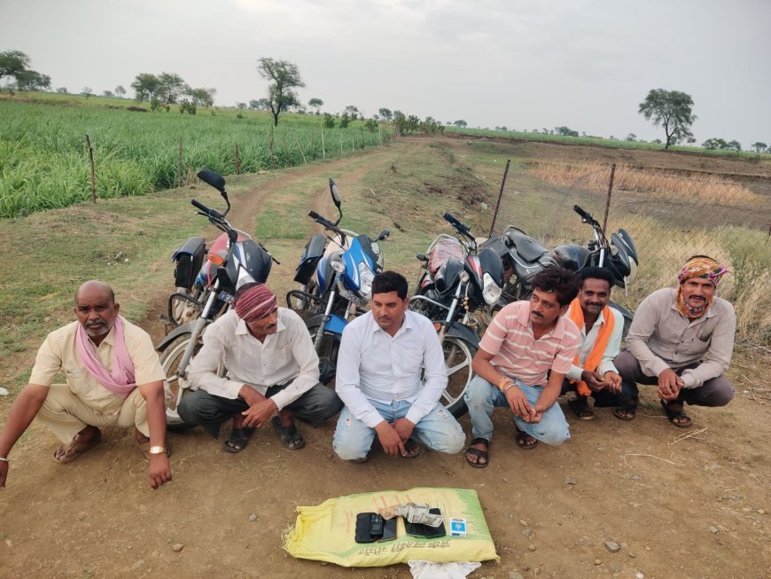 कबीरधाम में जुआ पर पुलिस की बड़ी कार्रवाई, छह जुआरी गिरफ्तार, नकदी और चार बाइक जब्त