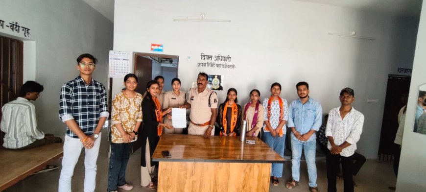 विद्यार्थियों की सुरक्षा को लेकर एबीवीपी मरवाही ने पुलिस को सौंपा ज्ञापन, नियमित गश्त की मांग