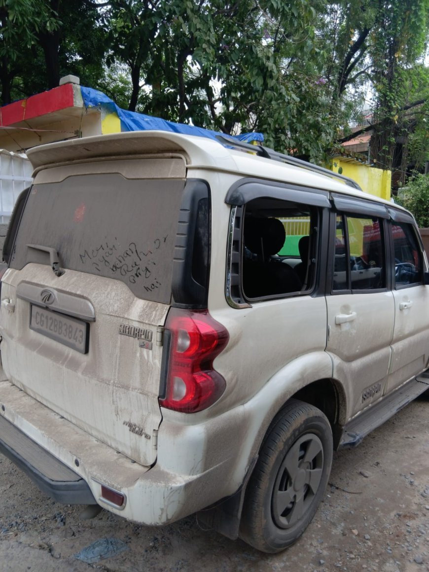 कोरबा में पुलिस चौकी के पास खड़ी स्कॉर्पियो का शीशा टूटा, CCTV वीडियो के बाद कार्रवाई की मांग