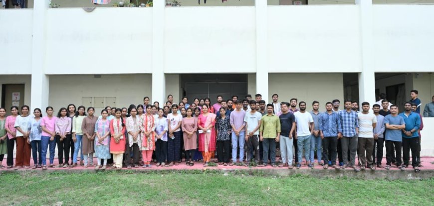 फुण्डहर यूथ हॉस्टल पहुंचीं मीनल चौबे, नक्सल प्रभावित क्षेत्रों के विद्यार्थियों की समस्याएं सुनीं
