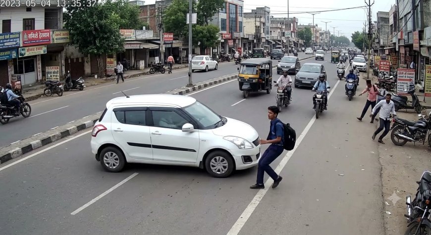 रॉन्ग साइड से आई कार ने ली छात्र की जान, CCTV में कैद हुआ दिल दहला देने वाला हादसा
