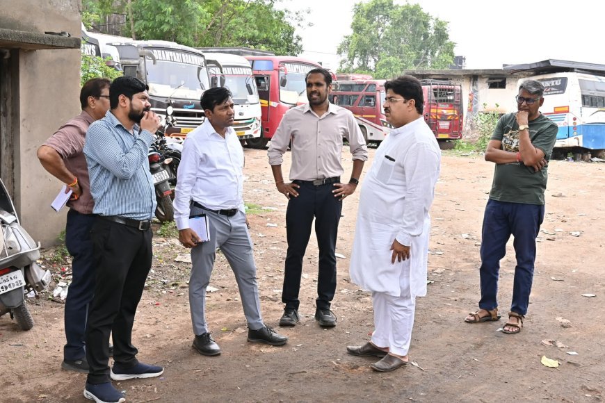 धमतरी के विकास कार्यों का महापौर, कलेक्टर और निगम आयुक्त ने किया संयुक्त निरीक्षण