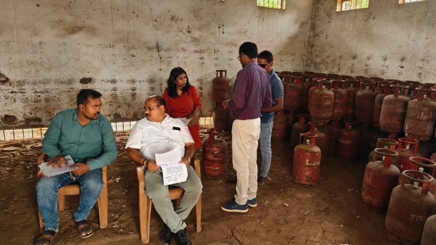 खैरागढ़ में गैस एजेंसी पर खाद्य विभाग की बड़ी कार्रवाई, 17.89 लाख रुपये के 608 सिलेंडर जब्त