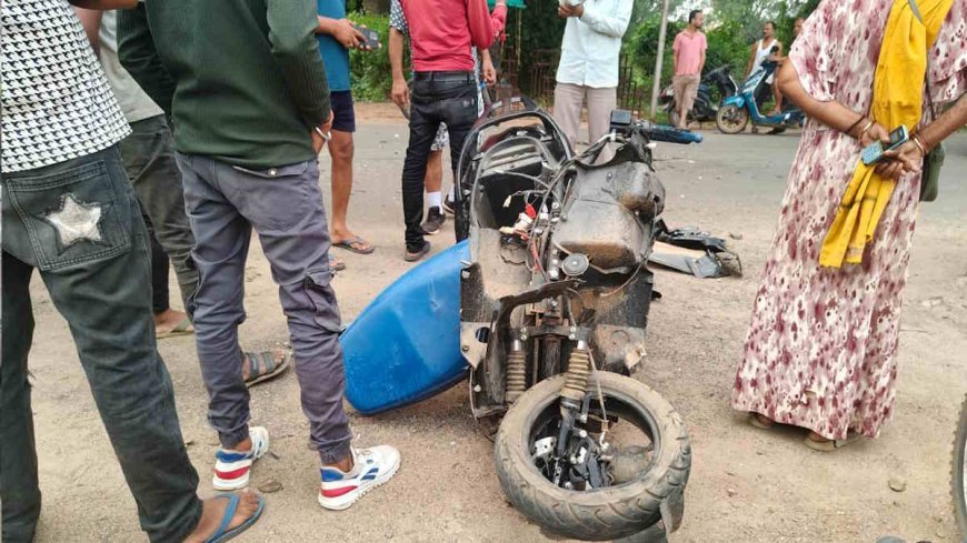 ओवरटेक की कोशिश बनी काल, ट्रेलर की टक्कर से पिता-पुत्र की मौत, मां गंभीर