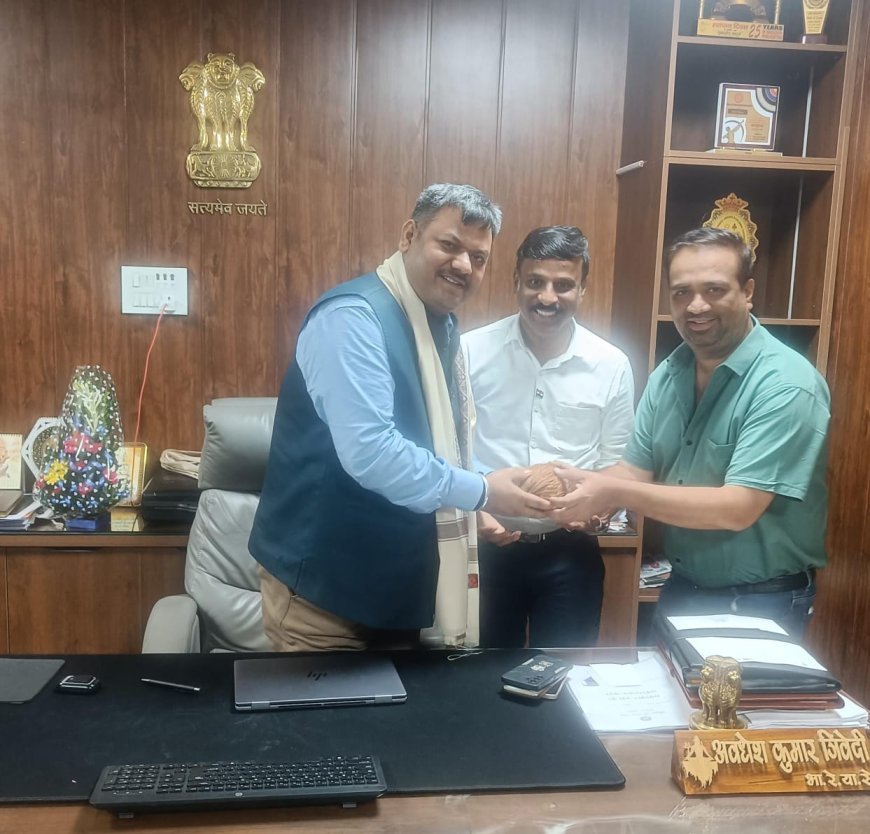 SECR के वरिष्ठ वाणिज्य अधिकारी अवधेश कुमार त्रिवेदी का नागरिक अभिनंदन, गोरखपुर जोन में CFTM बनने पर दी विदाई