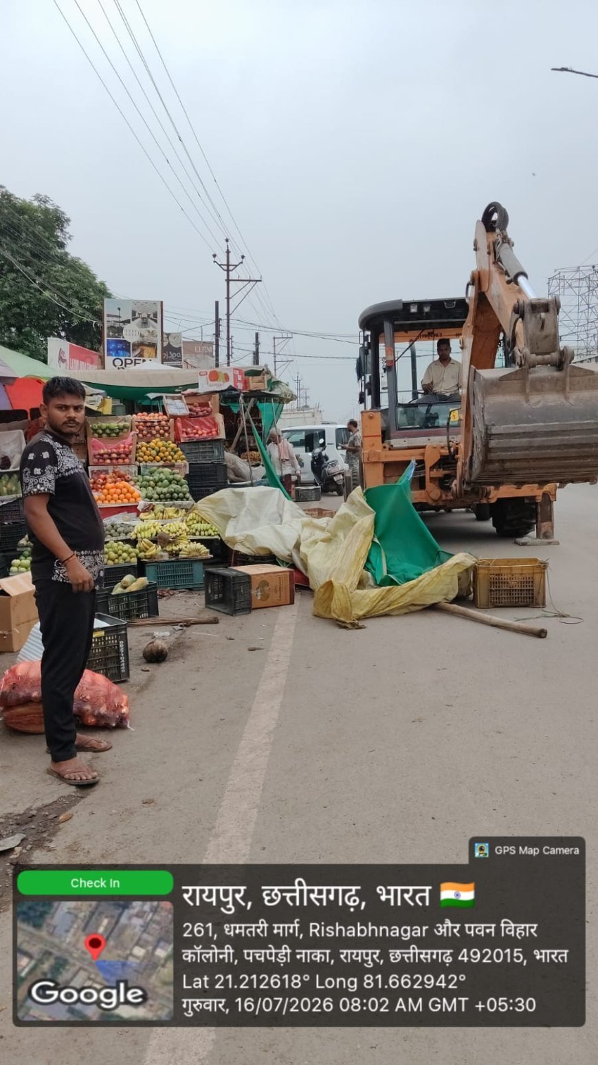 रायपुर के लालपुर फल मंडी में निगम की कार्रवाई, अवैध कब्जे हटाकर नाली की सफाई कर निकासी व्यवस्था सुधारी