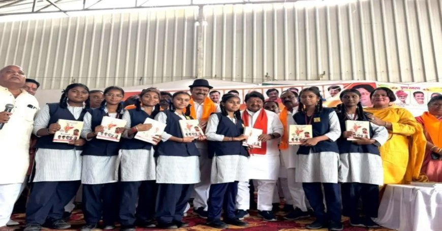 छात्राओं को कैलाश विजयवर्गीय की सलाह, पहचान छिपाकर ठगी करने वालों से सतर्क रहने की दी सीख