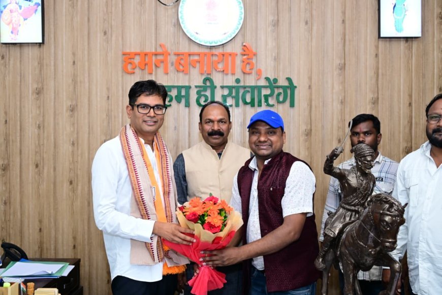 श्रम कल्याण मंडल उपाध्यक्ष किशोर महानंद ने वित्त मंत्री ओपी चौधरी से की मुलाकात, झुग्गी बस्तियों की समस्याओं के समाधान की मांग