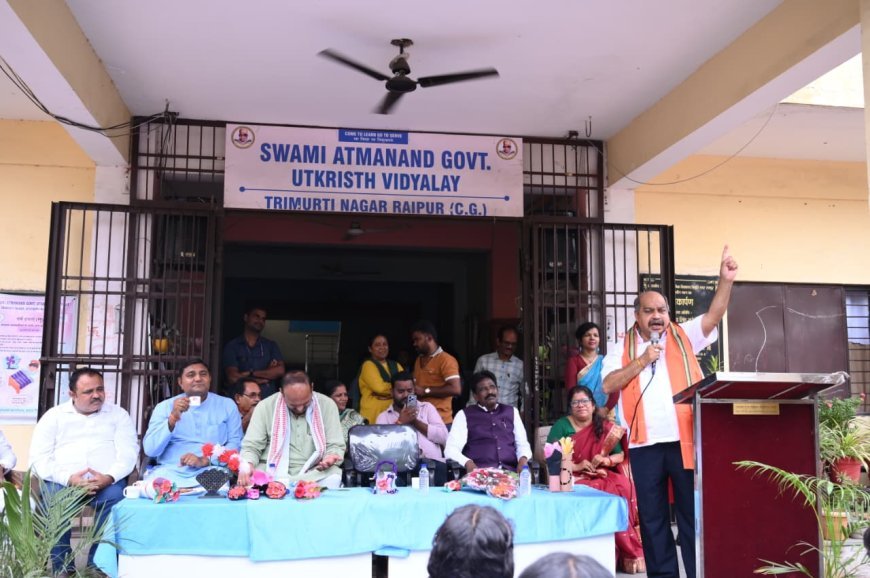 रायपुर में छात्र-छात्राओं को मिली साइकिल की सौगात, पुरंदर मिश्रा बोले- शिक्षा ही सबसे बड़ी ताकत