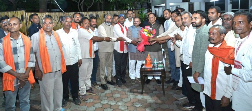 सांसद संतोष पांडेय के नेतृत्व में ग्राम पोंडी के ग्रामीणों ने मुख्यमंत्री विष्णुदेव साय से की मुलाकात, ग्राम पोंडी को नगर पंचायत का दर्जा देने व नाम परिवर्तन कर हनुमंत नगर रखने की रखी मांग