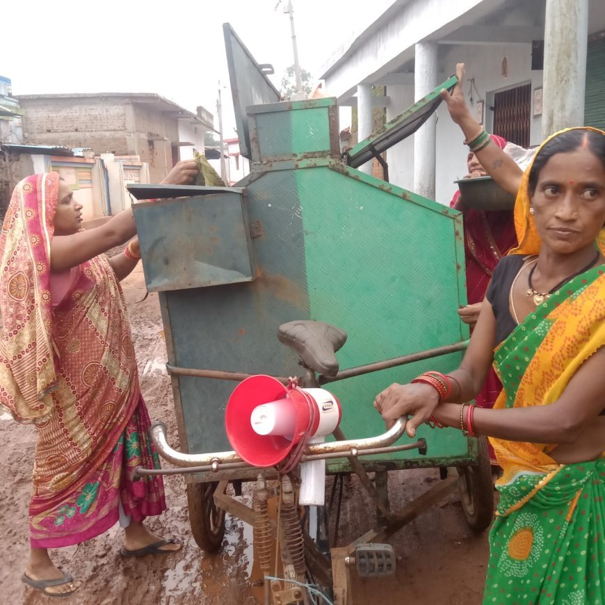 रिमझिम बारिश में भी जारी स्वच्छता अभियान, घर-घर पहुंच रहे स्वच्छाग्रही