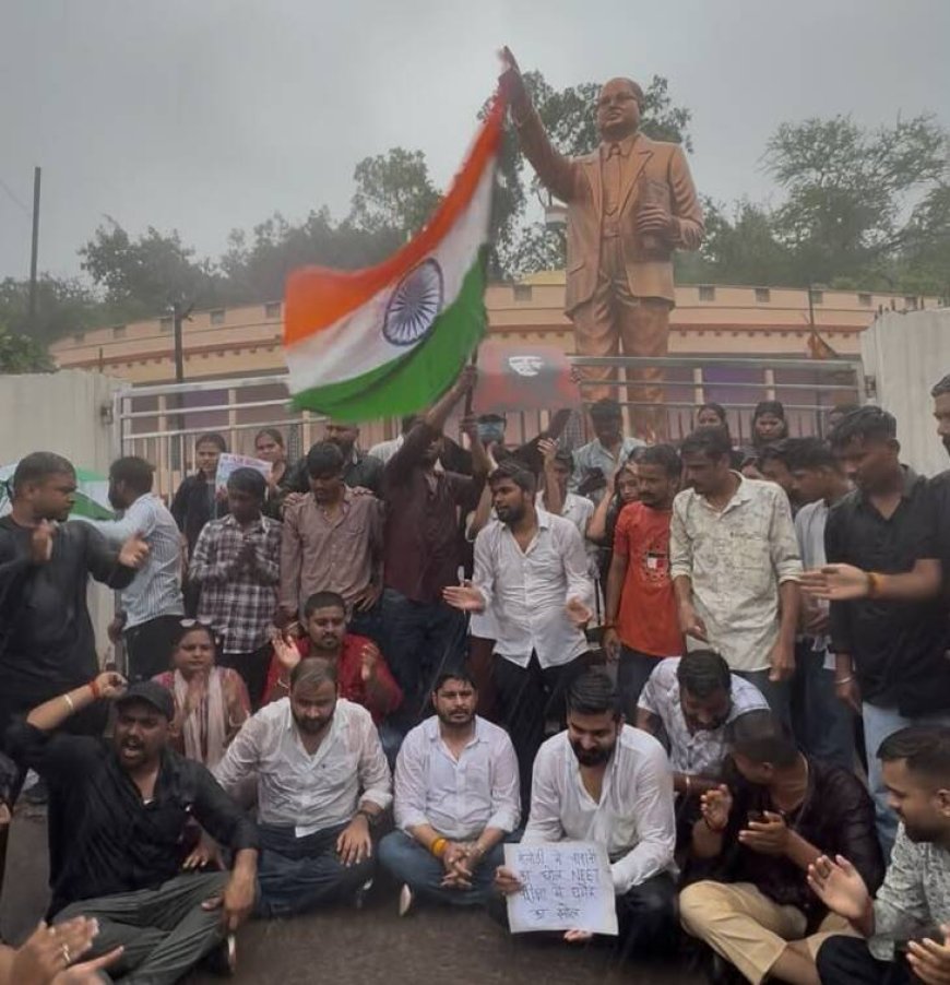 दिल्ली में छात्रों पर लाठीचार्ज के विरोध में रायपुर में एनएसयूआई का प्रदर्शन, शिक्षा मंत्री के इस्तीफे की मांग