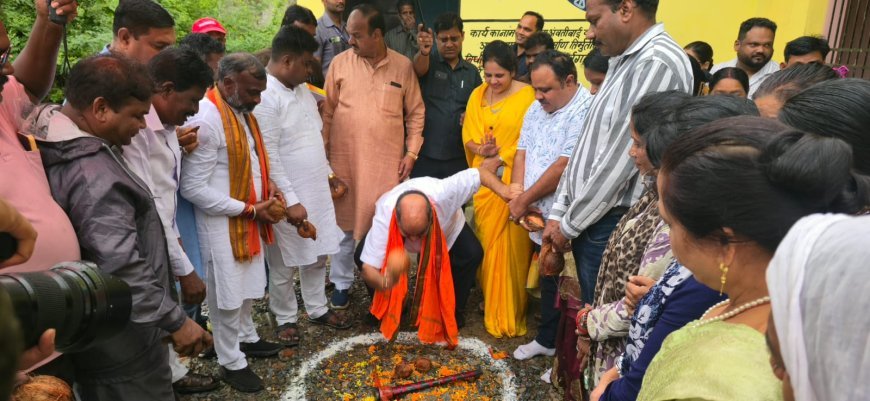 रायपुर उत्तर में विकास की सौगात: त्रिमूर्ति नगर में दो नए आंगनबाड़ी भवनों का लोकार्पण, वार्ड 13 में सामुदायिक भवन का भूमिपूजन