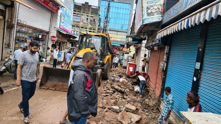 गोलबाजार पेटी लाइन में नगर निगम की बड़ी कार्रवाई, नाली पर बने 15 अवैध पाटे हटाए