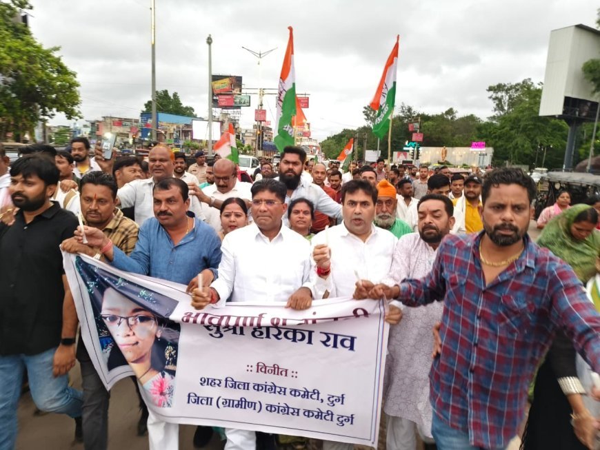 दुर्ग में कांग्रेस का उग्र प्रदर्शन, मोदी का पुतला दहन और कैंडल मार्च, शिक्षा मंत्री के इस्तीफे की मांग