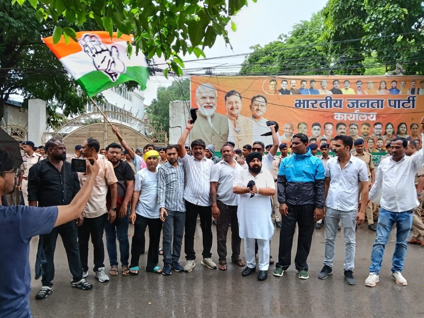 कांग्रेस कार्यकर्ताओं ने भाजपा जिला कार्यालय का किया घेराव, नरेंद्र मोदी और बीजेपी के खिलाफ लगे नारे