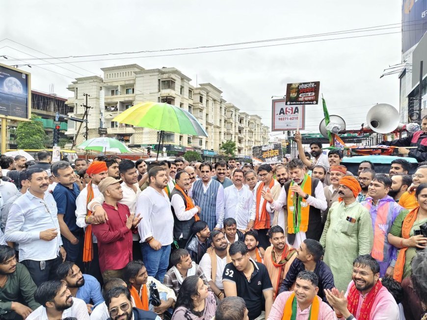 राहुल गांधी के विरोध में भाजपा का कांग्रेस कार्यालय घेराव, किरण देव बोले- देश में अराजकता फैलाने की कोशिश