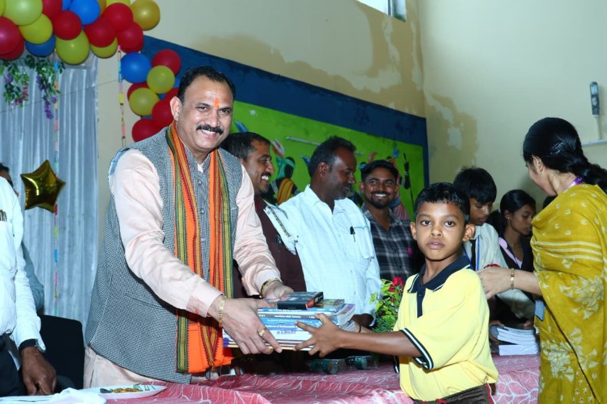 एमसीबी के पीएम श्री एकलव्य आदर्श आवासीय विद्यालय में शाला प्रवेशोत्सव, स्मार्ट क्लास का लोकार्पण
