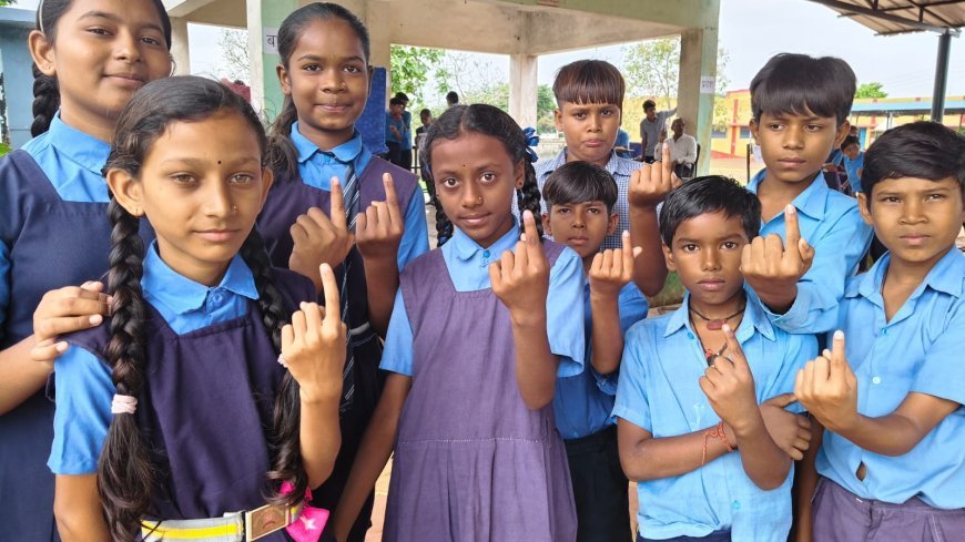 लोकतांत्रिक प्रक्रिया से हुआ बाल संसद चुनाव, छात्रों ने निभाई चुनाव अधिकारियों की जिम्मेदारी