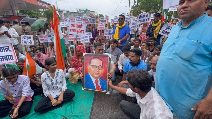 NEET परीक्षा को लेकर अलीराजपुर में प्रदर्शन, महेश पटेल के नेतृत्व में राष्ट्रपति के नाम सौंपा गया ज्ञापन