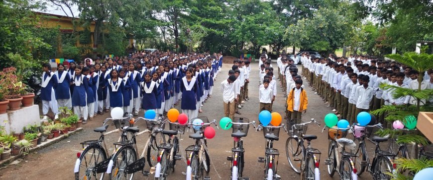 उमरेठ के पीएम श्री स्कूल में 10 छात्राओं को मिली मुख्यमंत्री साइकिल, शिक्षा के लिए बढ़े आत्मविश्वास के कदम