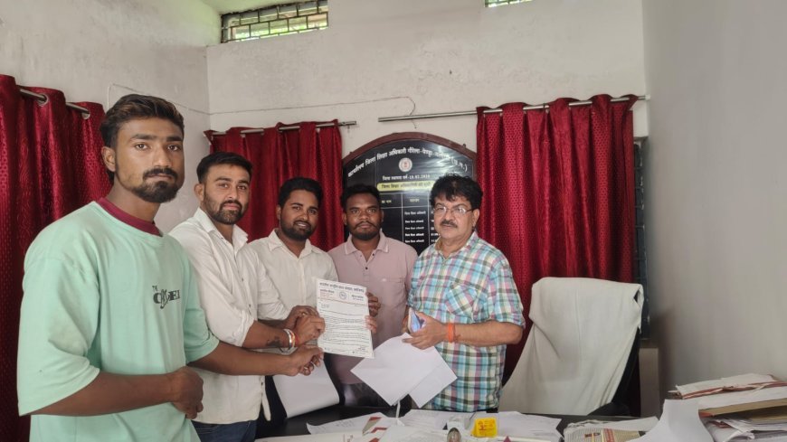 जर्जर स्कूल भवनों की मरम्मत और विद्यालय परिसरों में राजनीतिक गतिविधियों पर रोक की मांग, NSUI ने डीईओ को सौंपे दो ज्ञापन