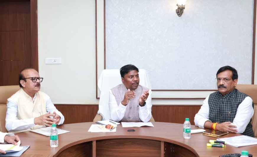 सहकारिता क्षेत्र को मजबूत बनाने पर जोर, मंत्री केदार कश्यप ने अपैक्स और जिला सहकारी बैंकों की समीक्षा की