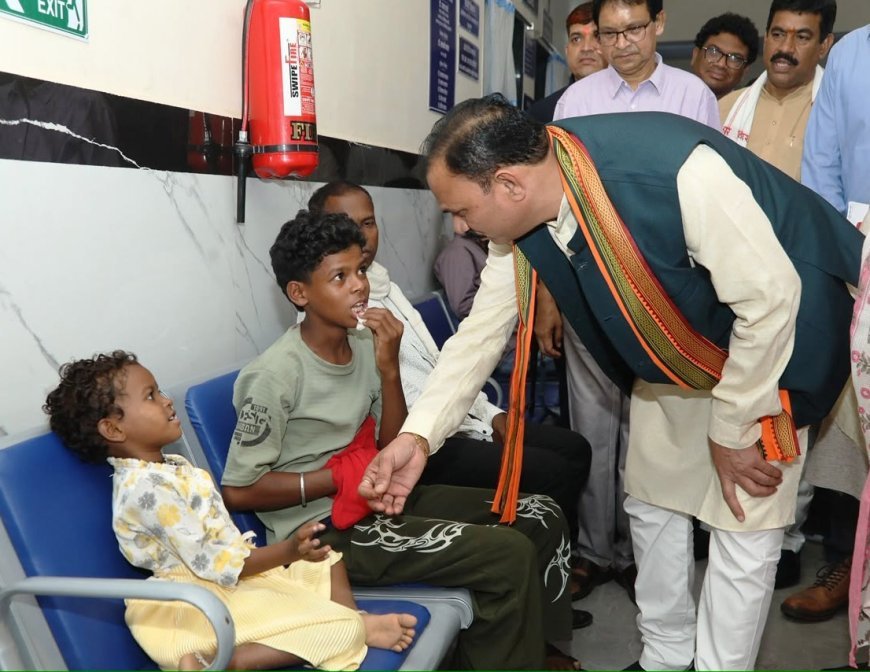 स्वास्थ्य मंत्री श्याम बिहारी जायसवाल ने कांकेर जिला अस्पताल का किया निरीक्षण, मरीजों से मिलकर जाना हालचाल