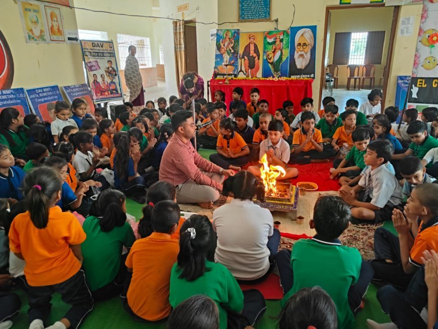 डी.ए.वी. मुख्यमंत्री पब्लिक स्कूल, जांता में गुरु पूर्णिमा पर वैदिक हवन यज्ञ एवं गुरु वंदन कार्यक्रम का भव्य आयोजन
