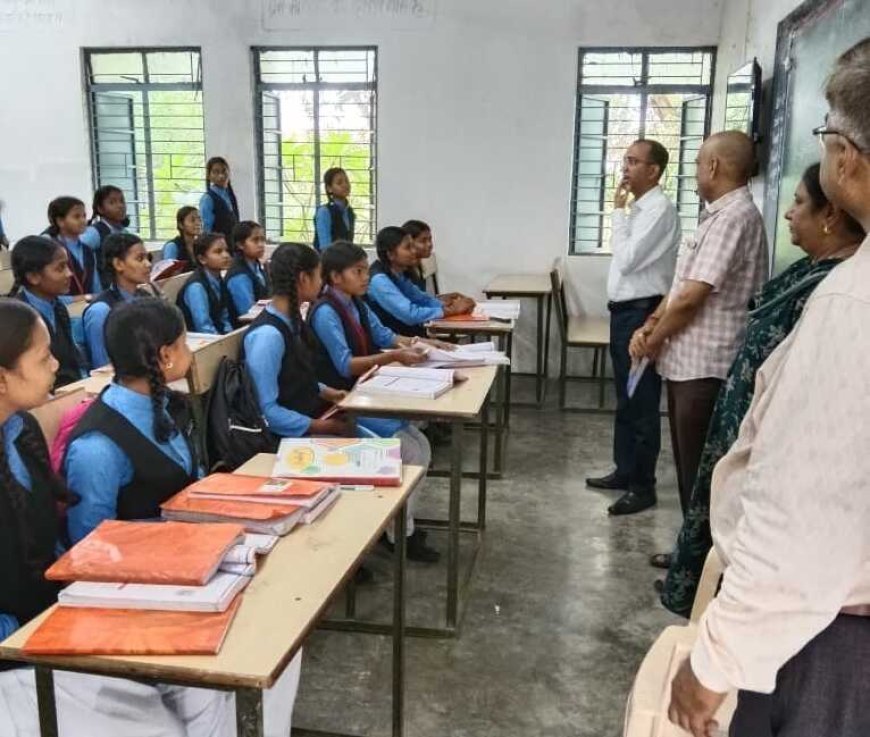 अम्बिकापुर में कलेक्टर अजीत वसंत का औचक निरीक्षण, स्वास्थ्य केंद्रों, स्कूलों और छात्रावासों की व्यवस्थाओं का लिया जायजा