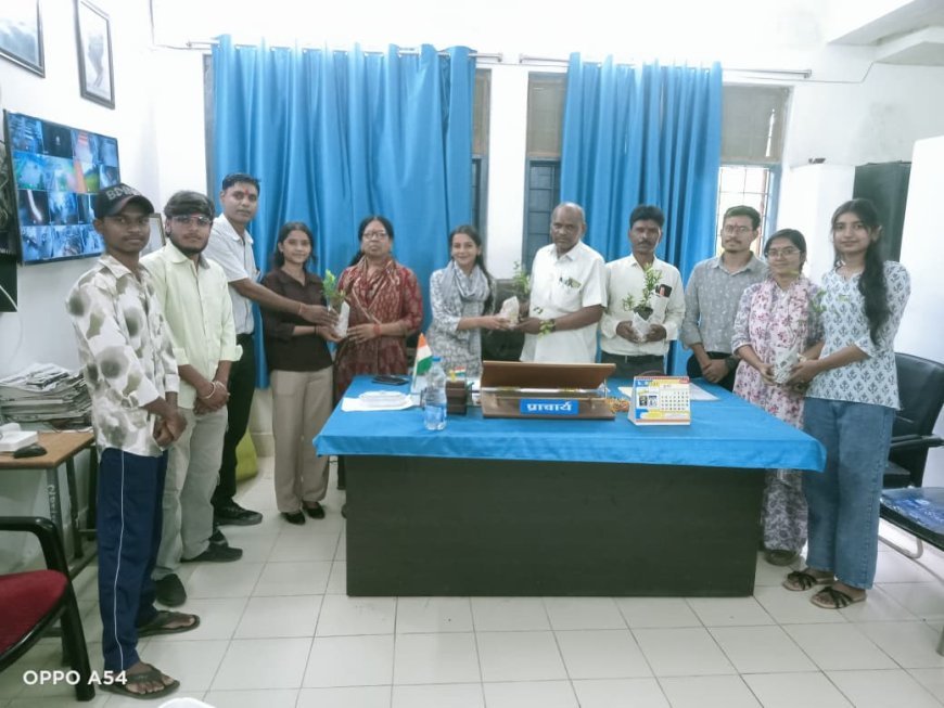 गुरु पूर्णिमा पर एबीवीपी मरवाही ने गुरुजनों का किया सम्मान, पेन और पौधे भेंट कर लिया आशीर्वाद