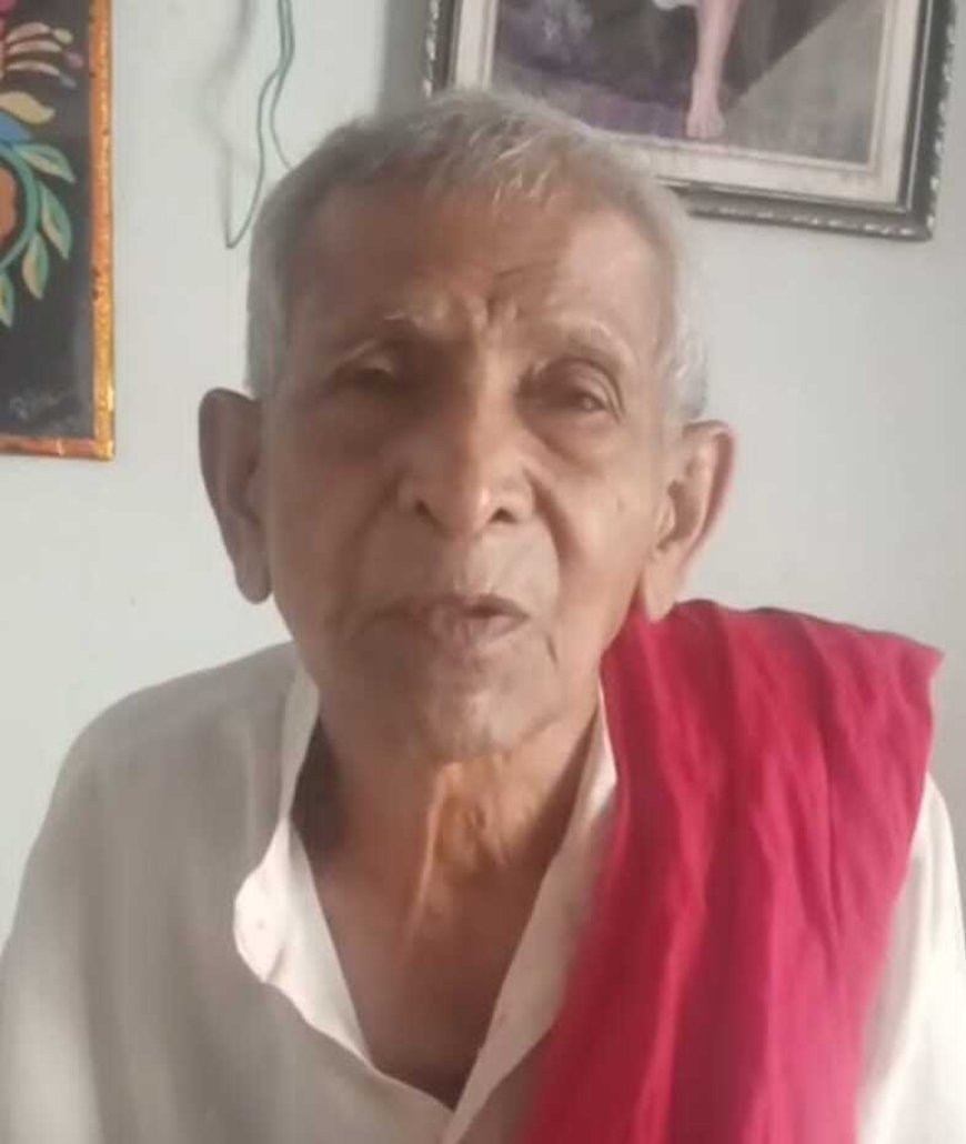 85 साल की उम्र में स्वच्छता की मिसाल, तिरिथ राम साहू बना रहे गांव को प्लास्टिक मुक्त
