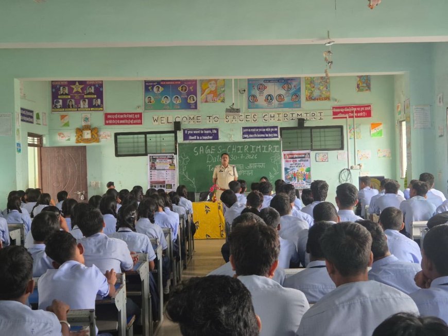 चिरमिरी पुलिस ने आत्मानंद विद्यालय में चलाया यातायात जागरूकता अभियान, नाबालिगों को वाहन नहीं चलाने की दी समझाइश