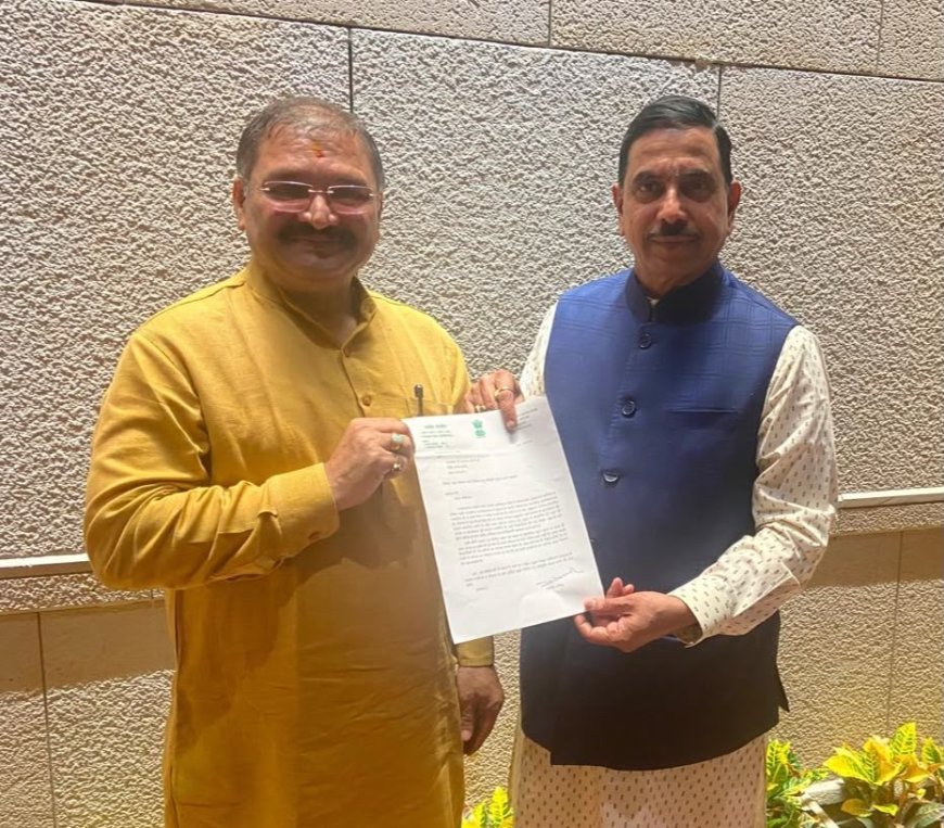 सांसद संतोष पांडेय ने दिल्ली में केंद्रीय शिक्षा मंत्री प्रहलाद जोशी से की मुलाकात, पंडरिया व बोड़ला में नया कॉलेज भवन निर्माण की मांग
