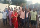 बजरंग पावर प्लांट के खिलाफ टंडवा पंचायत का उग्र विरोध, गेट नंबर-2 पर धरना; जेसीबी से सड़क खोदकर जताया आक्रोश