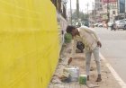 रायपुर में ओवरब्रिज पर अनधिकृत पेंटिंग पर निगम की कार्रवाई, सामग्री जब्त