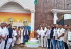 पूर्व विधायक डॉ. लक्ष्मी ध्रुव के निवास पर फहराया तिरंगा, कांग्रेस कार्यकर्ताओं ने शहीदों को किया नमन