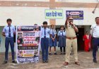 नाबालिगों को वाहन चलाने से रोकने यातायात पुलिस का जागरूकता अभियान, विद्यार्थियों को बताए सड़क सुरक्षा के नियम
