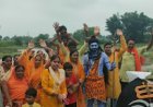 पिथौरा में सावन के अंतिम सोमवार पर उमड़ा आस्था का सैलाब, 51 फीट विशाल कांवर यात्रा ने किया नगर को शिवमय