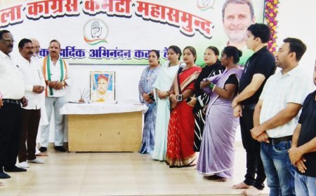 महासमुंद में कांग्रेस ने मनाई लोकमान्य बाल गंगाधर तिलक की पुण्यतिथि, स्वतंत्रता संग्राम में योगदान को किया याद