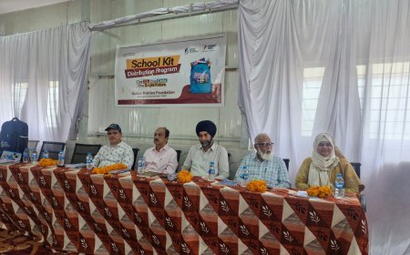 Human Welfare Foundation ने 50 जरूरतमंद बच्चों को बांटी स्कूल किट, शिक्षा के साथ संस्कारों पर दिया जोर