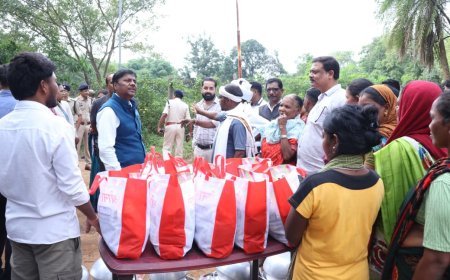 बाढ़ प्रभावित परिवारों से मिले केदार कश्यप, राहत सामग्री और सहायता राशि का किया वितरण