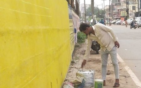 सार्वजनिक ओवरब्रिज पर अनधिकृत पेंटिंग पर निगम की कार्रवाई, कार्य बंद कर सामग्री जब्त